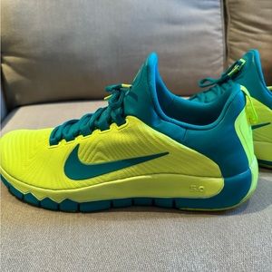 Brand new men’s Nike Free Run 5.0 2 tone green size 11.5 sneaker